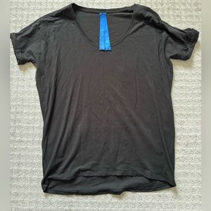 EUC Kit and Ace tee black size 4